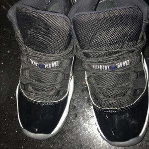 jordan 11s (grade school)
